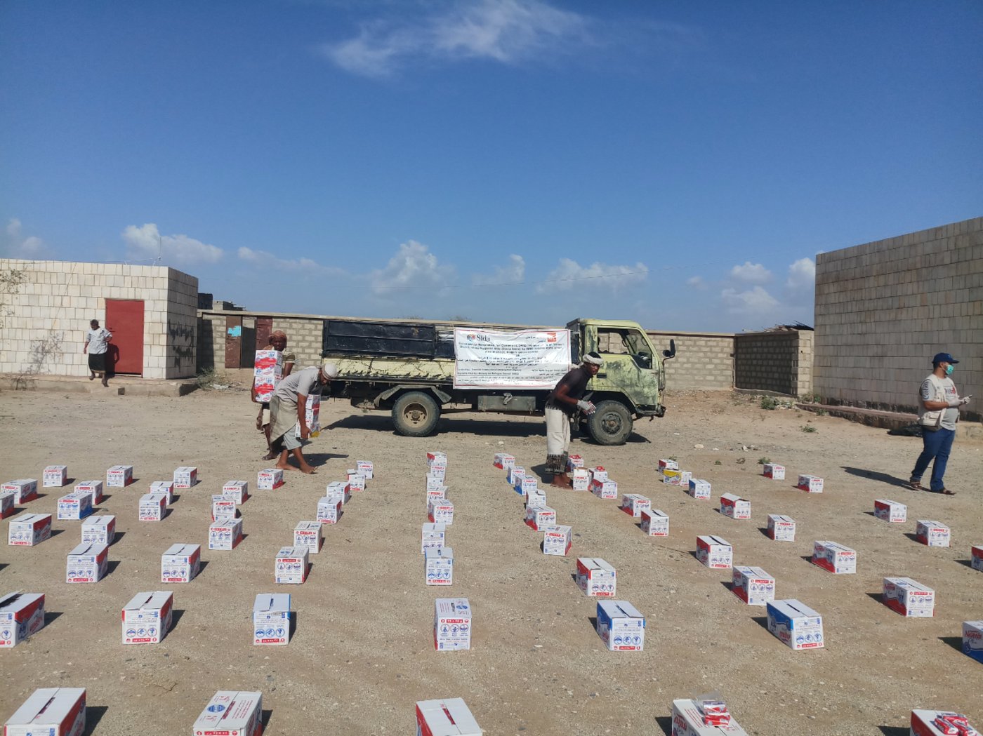 In response to COVID-19, NRC under the support of the Swedish International Development Agency (Sida) distributed soap to displaced families in Hajjah’s Abs district.
Photo: Ala'a Hebah/NRC
