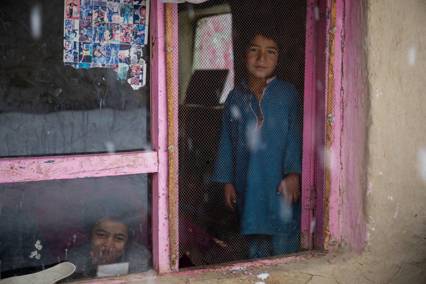 Shawan, 6, and his siblings are living a mud house in Hiwadwal IDP settlement in Kabul. The family was living under a substandard makeshift shelter last winter. NRC with support from German Development Bank (KFW) and Danish International Development Agency (DANIDA)
improved and upgraded 330 shelters, including Shawan and his family’s home. NRC has also provided another 154-permanent home for internally displaced and refugee-returnee families in and outside Kabul this summer. Shawan and his family are very happy that have been protected during this harsh winter weather. Photo: Enayatullah Azad/NRC