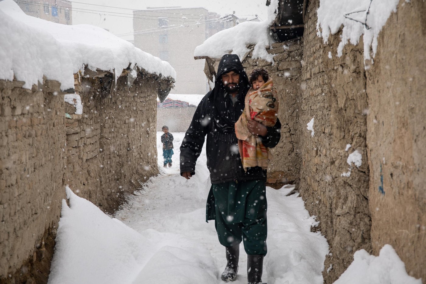 Mirwais, 42, is taking his one and half year-old son Ramin, to a doctor. Ramin has been suffering headache, fever and abdominal pain in the past three days. “he has been suffering in the past three days and I was hoping he could get well without being taken to the doctor. I can’t afford their medicine and he is the second one I’m taking to the doctor,” Said Mirwais.
Kabul and major parts of Afghanistan is blanketed in snow and Mirwais and thousands other displaced men who are earning through daily wages can’t find anymore to protect their families.
“We can’t afford fuel or firewood to warm the room and cook. All we burn is plastics and cartons and that makes our children sick,” said Mirwais. Photo: Enayatullah Azad / NRC