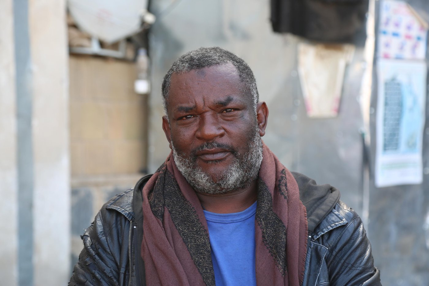 Al-Raboui Abdu Saeed, a displaced man from Taiz city to Taiz’ Al-Shimayateen district says: “We heard about two corona cases in Taiz and people in this area buy food to stock in their houses in case there is a curfew but for us we can’t do anything.

“Most of the displaced people in this school [camp] depend on daily work or begging in the market so we can’t buy food to stock and we can’t buy soap or sanitizer.

Al-Raboui with dozens other displaced families live on Al-Fajr Al-Jadeed School in Taiz which has changed into a camp for displaced families.

He confirmed that more than a family live in the same room and it is difficult for them to take any precautionary measures against COVID-19. “There are more than ten people live in the same room so how can we keep safe.

“We have been suffering from 2015 and this disease may worsen our life. We pray Allah to save us from this disease.”

Al-Raboui called on organizations to help them and provide them with enough food so they can close the door of the school and live inside it if COVID-19 spreads in Taiz. “If only one case in this camp got infected by corona, it will spread among us easily.”

Photo: Nasser Abdulkareem/NRC