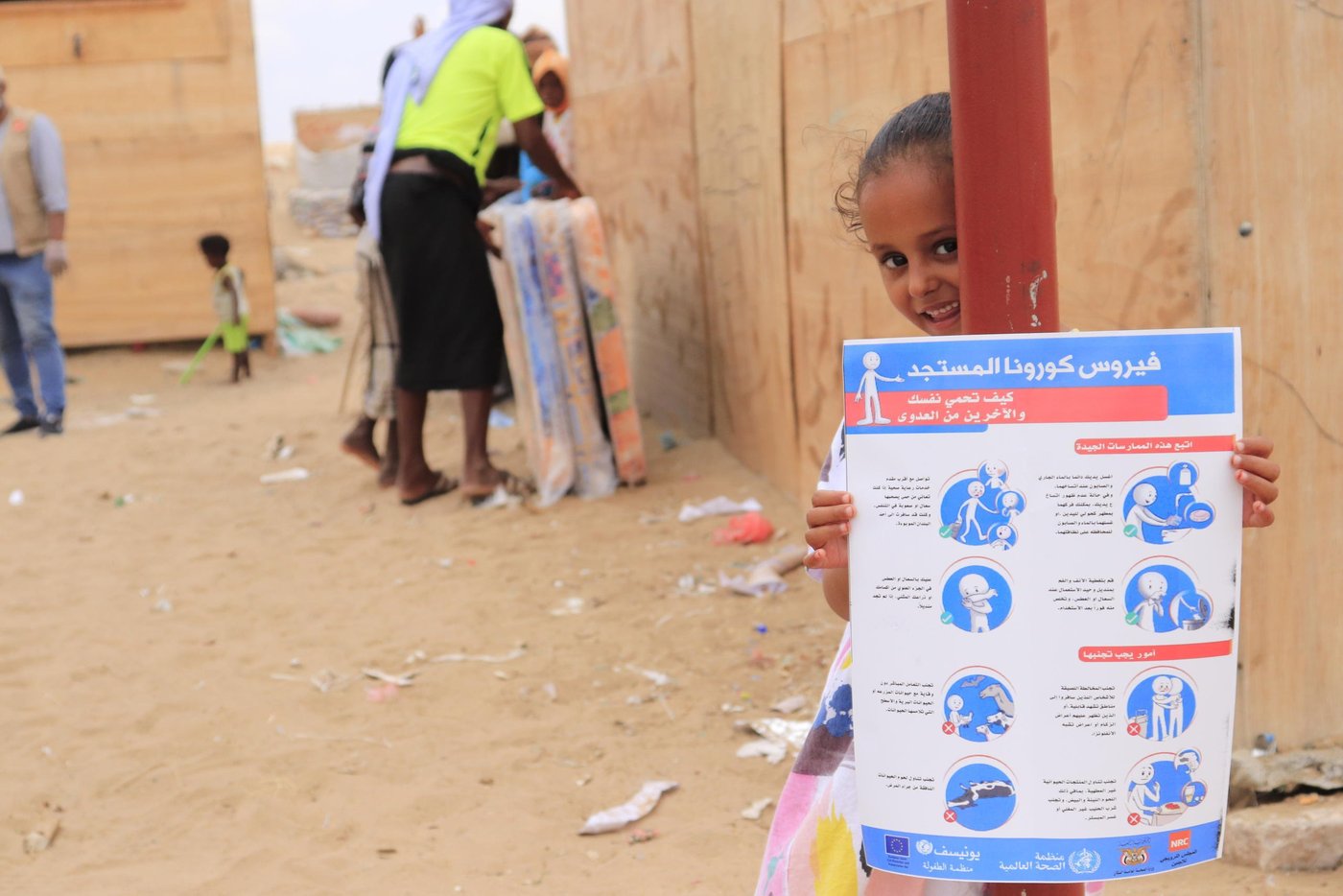 NRC team distributing NFIs like mattresses, buckets, plastic sheets and plastci mats to displaced families in Al-Anad camp in Lahj governorate under the support of the UNHCR, taking precautionary measures against COVID-19 into consideration
Photo: Ahmed Aref/NRC