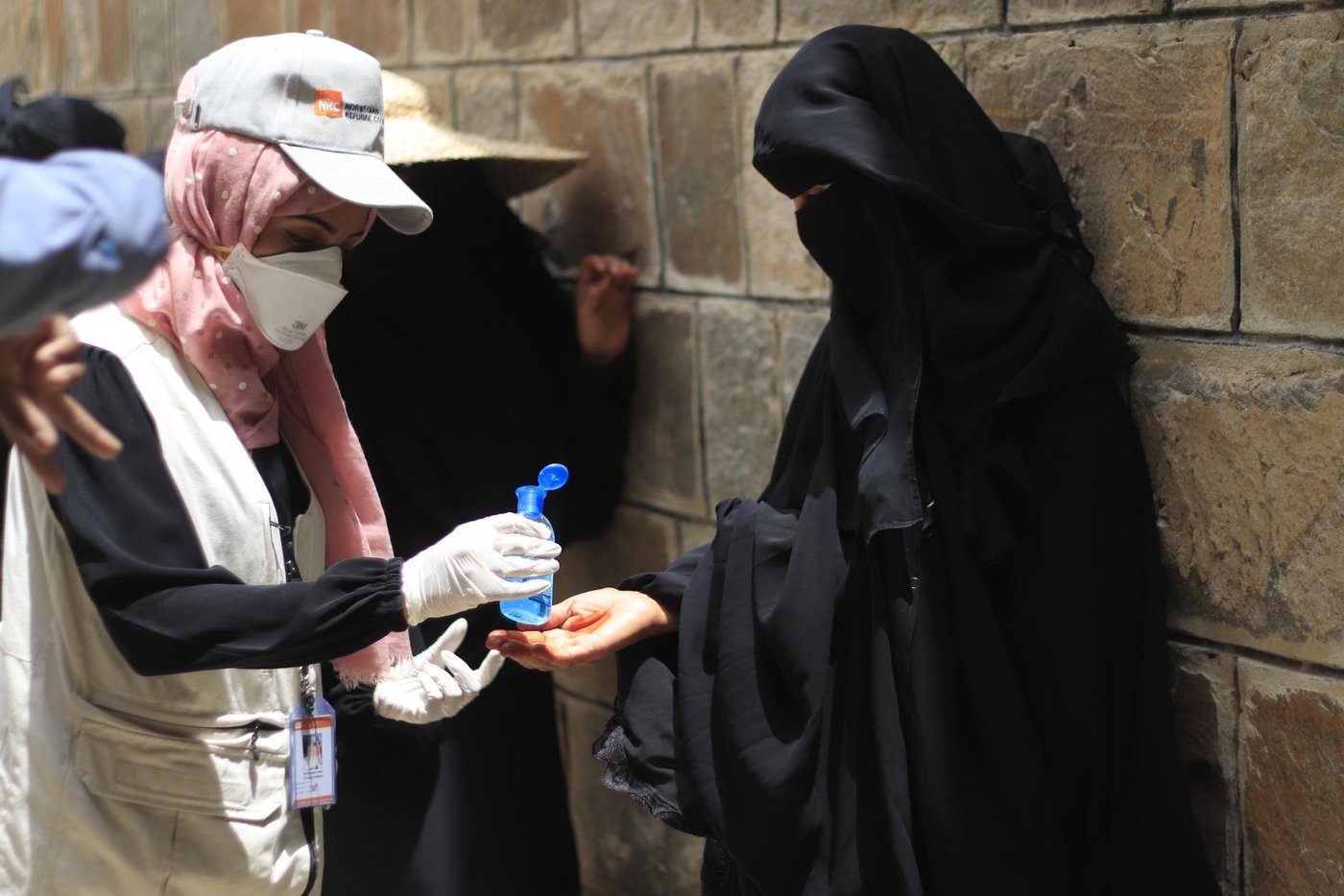 NRC education team takes precautionary measures against COVID-19 into consideration during distribution of High Energy Biscuits to displaced families in Lahj governorate.
The education team used to distribute these biscuits to children in schools as replacement for the food children would have been receiving in schools but nowadays the schools are closed so our team is distributing it to displaced families.
Photo: Abdulfatah Al Jaboly/NRC