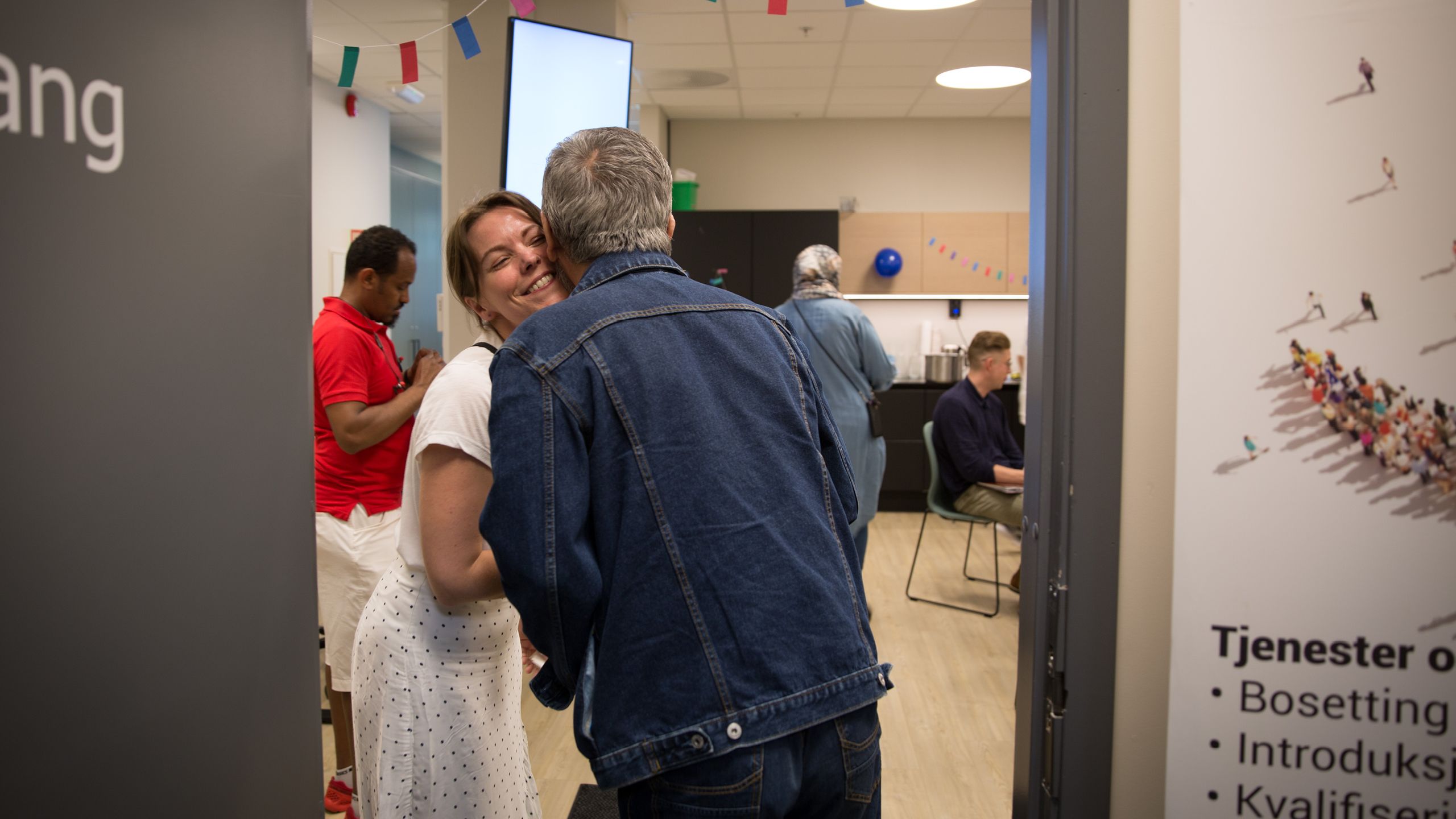 Mohamed mit seinen FreundInnen und HelferInnen am SeFI